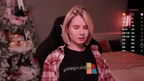 Mia online show from December 20, 9:46 am