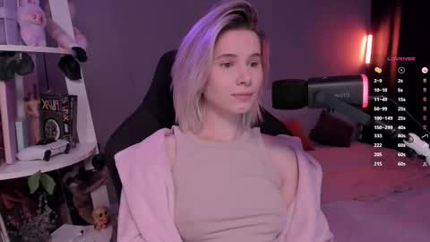 Mia online show from February 28, 1:21 pm