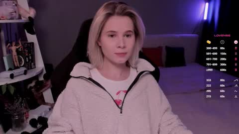 Mia online show from February 12, 9:22 am