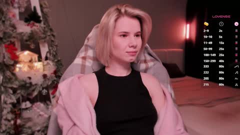 Mia online show from December 5, 10:16 am