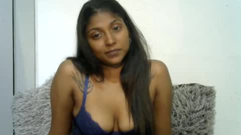 indianqtpie6 online show from June 16, 6:53 pm