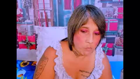 indianroxy27 online show from December 3, 6:43 pm