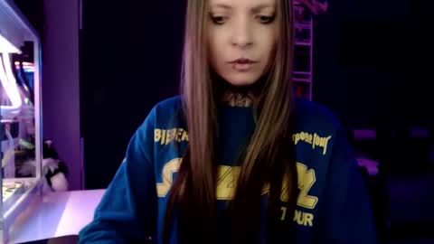 Snapshot of inesdesire chatting on February 19, 10:31 pm InesDesire online show from February 19, 10:31 pm