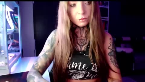 Snapshot of inesdesire chatting on March 10, 7:33 am InesDesire online show from March 10, 7:33 am