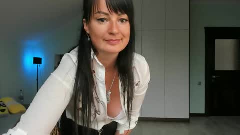 iracherrynow online show from October 6, 11:05 am