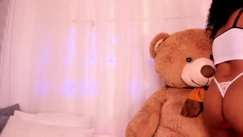 iris_hottt0 online show from May 8, 3:21 am