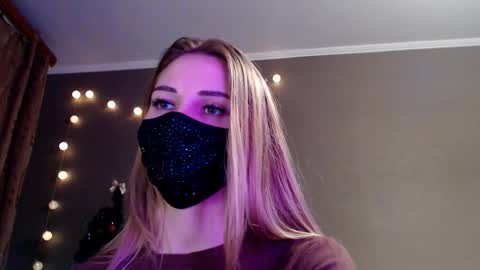 Lily online show from December 13, 7:53 pm