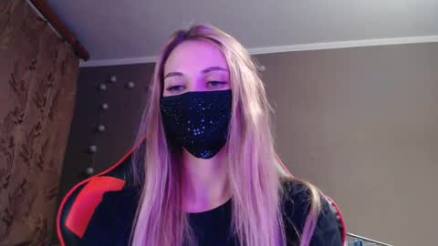 Snapshot of iris_lave chatting on October 20, 6:00 pm Lily online show from October 20, 6:00 pm