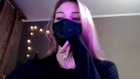 Lily online show from December 19, 4:10 pm