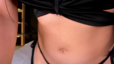Iris Fyre  online show from May 11, 2:45 pm