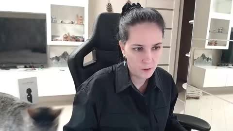 Irwi Tomboy online show from January 20, 11:24 am