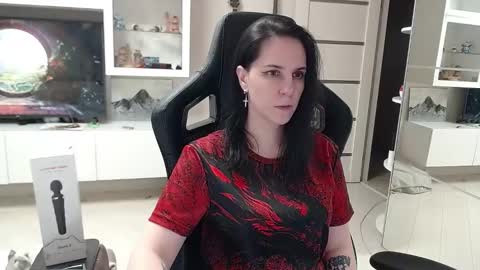 Irwi Tomboy online show from February 17, 6:53 am