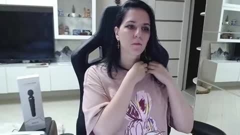 Irwi Tomboy online show from December 3, 3:44 pm