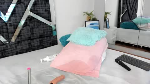 oIssaJonneso online show from March 1, 2:06 pm