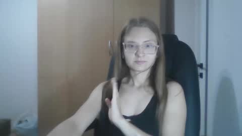 isabel_loveee online show from September 30, 8:35 pm