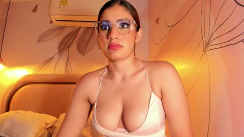 isabelastefano online show from February 15, 3:31 am