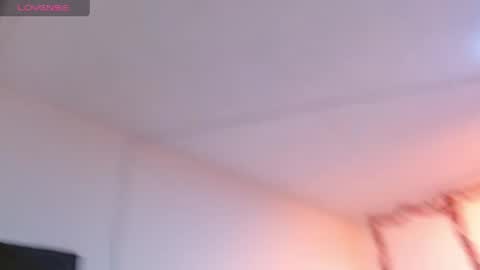 isabella785911 online show from April 16, 3:44 pm