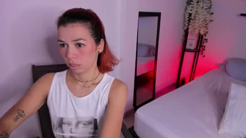 Snapshot of isabella_boyer chatting on October 10, 4:01 pm isabella online show from October 10, 4:01 pm