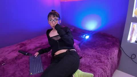 isabella_crofts online show from February 4, 6:49 am