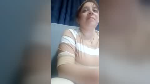 isabellaa_hills_ online show from July 17, 2:16 am