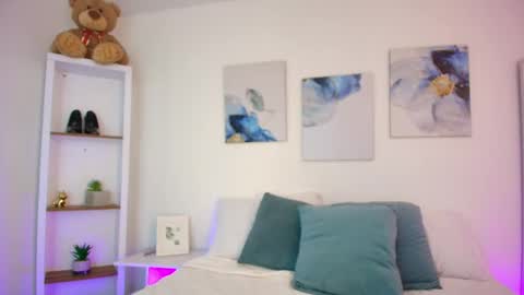 Isabella  online show from April 17, 1:46 pm