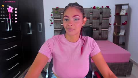 Snapshot of isabelreyes_ chatting on December 4, 8:51 pm Hi mi name is Isabel online show from December 4, 8:51 pm