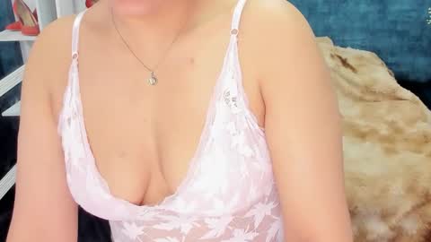 Isabel online show from May 25, 12:59 pm