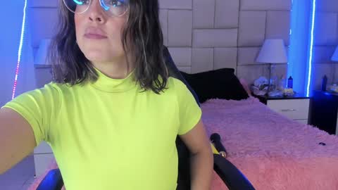 Snapshot of isis_loveyes_ chatting on December 23, 8:57 pm Pauli online show from December 23, 8:57 pm