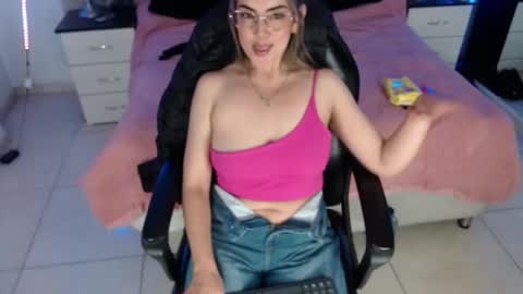 Snapshot of isis_loveyes_ chatting on December 31, 12:32 am Pauli online show from December 31, 12:32 am