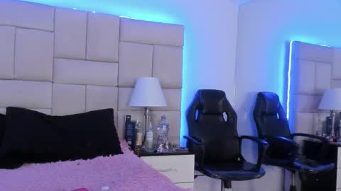 Snapshot of isis_loveyes_ chatting on March 7, 9:27 pm Pauli online show from March 7, 9:27 pm