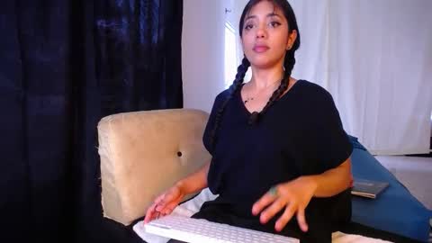 isis_valen online show from October 1, 12:43 pm