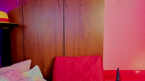 Isisjones18 online show from June 19, 11:24 am