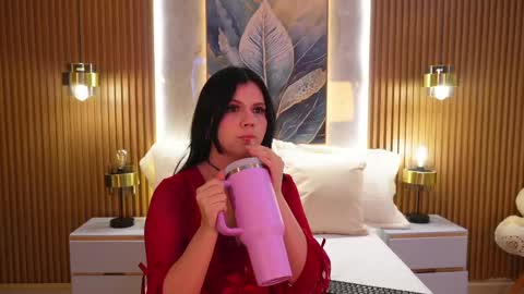 Snapshot of issa_baby_ chatting on September 19, 5:06 am issa baby online show from September 19, 5:06 am