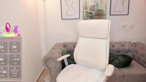 issi_loren online show from November 29, 2:21 pm