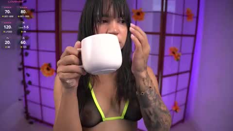 Snapshot of its_lola chatting on October 13, 4:09 pm online show from October 13, 4:09 pm