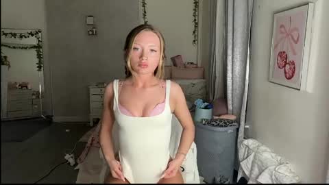 Bella Peach online show from May 4, 9:29 pm