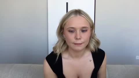 Snapshot of itsmadisynmae chatting on March 10, 5:29 pm OF madisynmaee online show from March 10, 5:29 pm