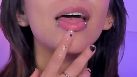 itsmroom online show from April 15, 5:52 am