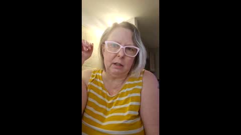 ivyjane3522 online show from April 4, 5:45 pm