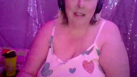 ivyjane3522 online show from May 24, 4:11 am