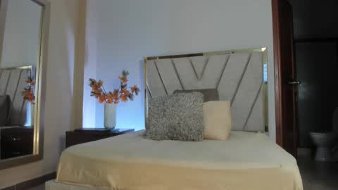 IvyJhonss online show from January 6, 11:47 am