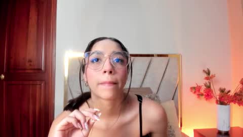 IvyJhonss online show from December 20, 12:42 pm