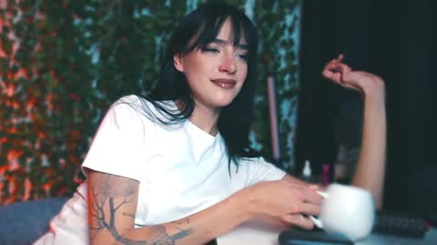 Miss Ivy online show from December 6, 2:17 pm