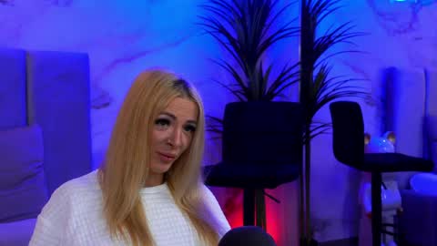 izabelle_02 online show from April 2, 3:48 am