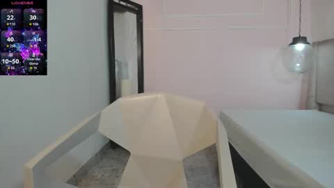 izelevans online show from March 21, 1:05 pm