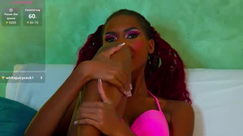 Snapshot of izzie_sugar chatting on September 25, 7:23 pm Sugar Babe online show from September 25, 7:23 pm