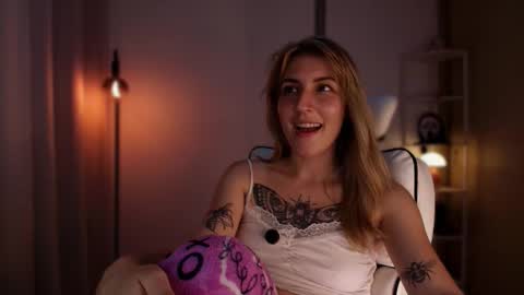 Linda Sofia help me get to 100 thumbs up online show from March 2, 2:44 am