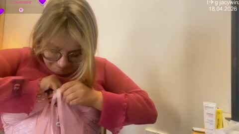 jacywinslat online show from April 18, 7:07 pm