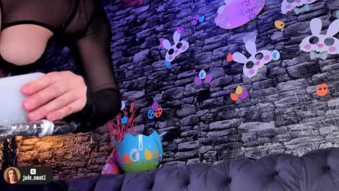 jade swet online show from April 5, 9:19 am