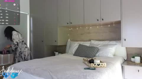 Jade online show from April 18, 9:45 am